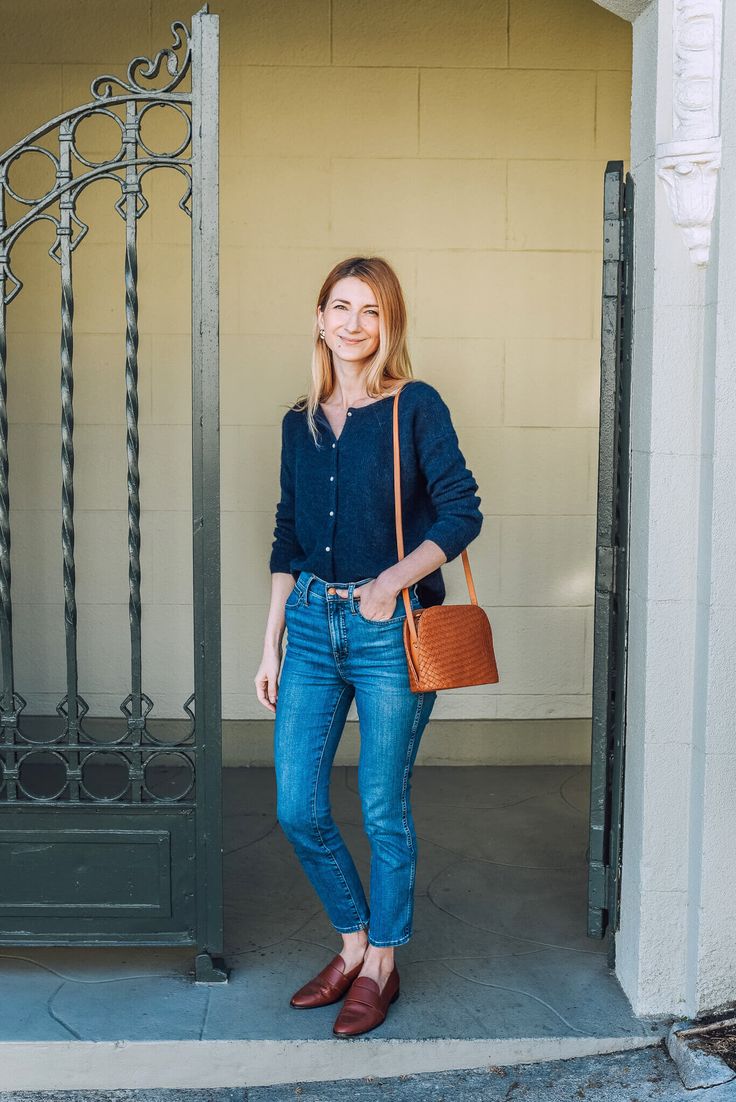 Sezane Gaspard Jumper, Gaspard Cardigan Outfit, Sezane Gaspard Outfit, Navy Blue Cardigan Outfit, Navy Cardigan Outfit, Sezane Gaspard, Blue Cardigan Outfit, Stovepipe Jeans, 2021 Outfits