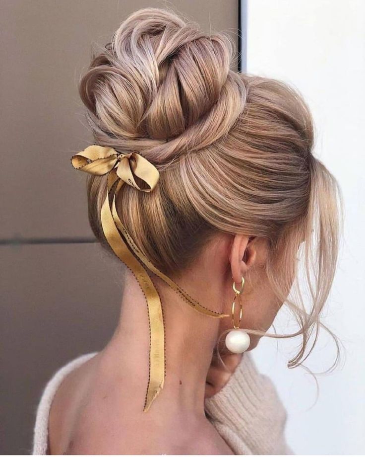 22 Epic Prom Updos To Ensure Your Hair Is As Poppin’ As Your Dress High Bun Wedding Hairstyles, High Updo, Wedding Hairstyles Bride, Peinados Fáciles Para Cabello Corto, Homecoming Hairstyles, Bride Hairstyles, Perfect Hair, Bridesmaid Hair, Hair Updos