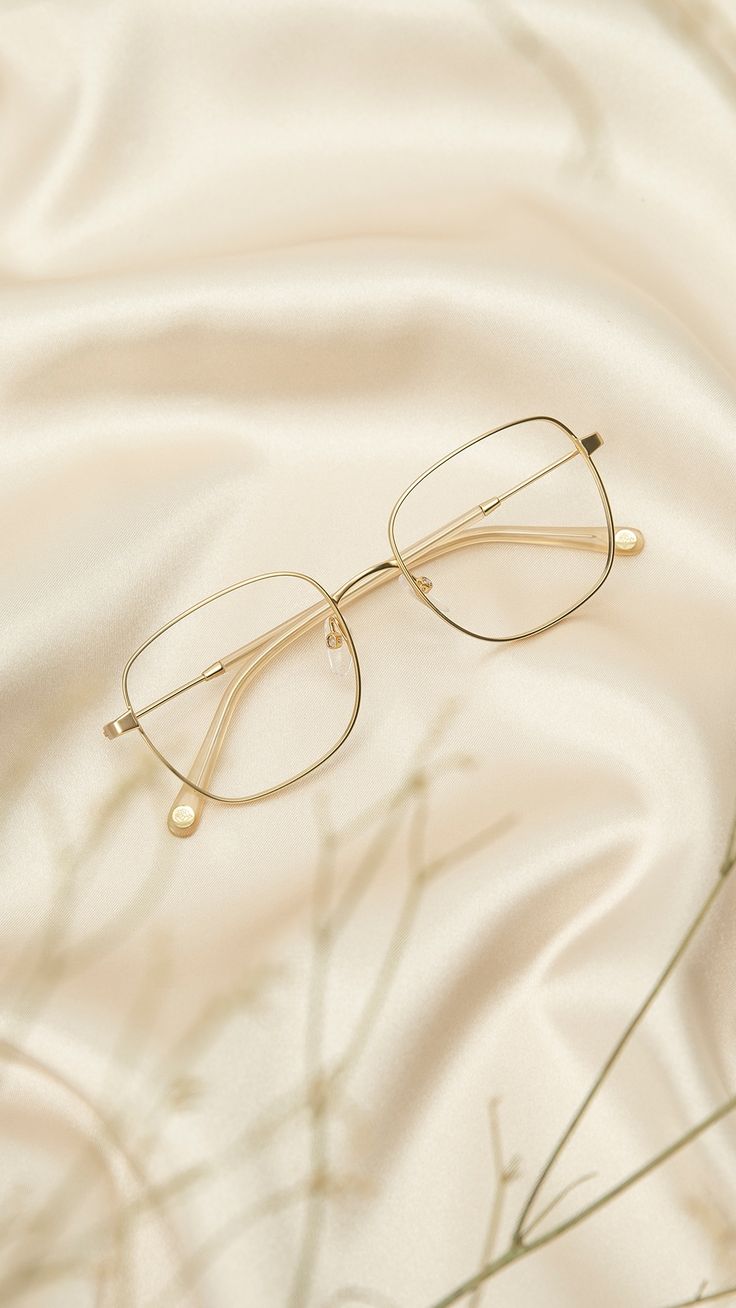 Gold Eyeglasses Frames, Glasses Frames Aviator, Aviator Specs Women, Gold Square Glasses, Metal Specs Frames, Frame Of Glasses, Gold Frame Eyeglasses For Women, Glasses Gold Frames, Aesthetic Glasses Frames Square