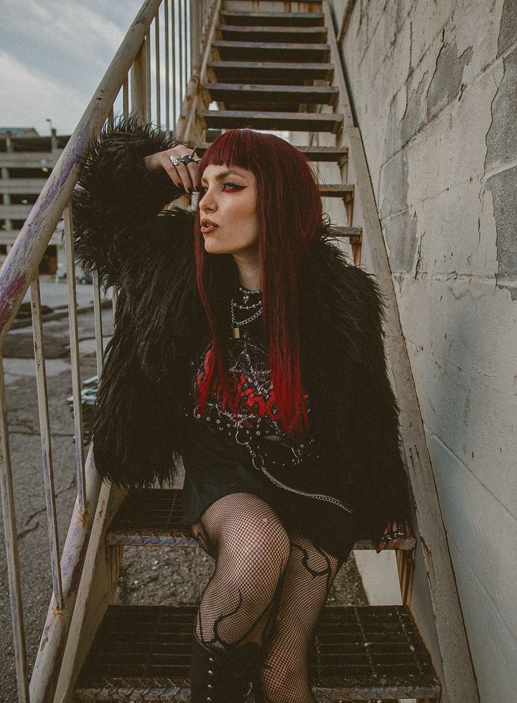 Alt Model Photoshoot, Alternative Senior Photos, Rock Photoshoot Ideas, Punk Photoshoot Ideas, Punk Rock Photoshoot, Goth Photoshoot Ideas, Grungy Photoshoot, Goth Club Outfit, Emo Photoshoot