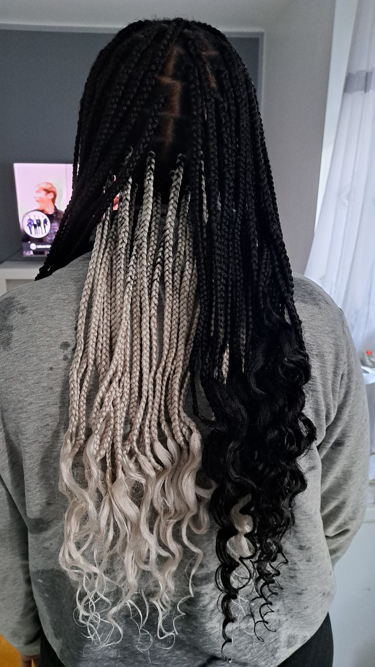 Black And Blonde Box Braids Peek A Boo, Box Braids Peekaboo Color Blonde, Knotless Box Braids Peekaboo, Blonde And Black Hair Braids, White Peekaboo Braids, Peekaboo Hair Braids, Blonde Ombre Box Braids, Black Braids With Blonde Highlights, Pikaboo Braids