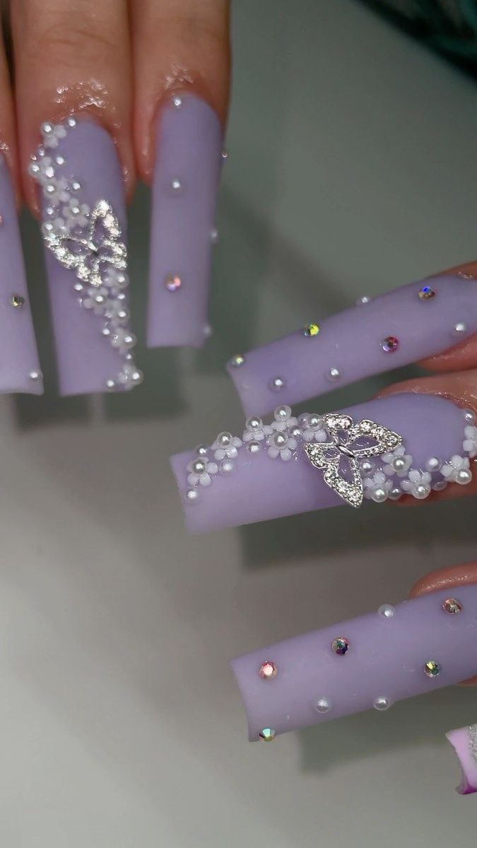 Purple And Silver Butterfly Nails, Purple Nails Quinceanera, Quince Nails Purple Butterfly, Purple Nails With Pearls, Violet Acrylic Nails, Quince Nails Purple, Purple Quinceanera Nails, Purple Quince Nails, Purple Nail Set