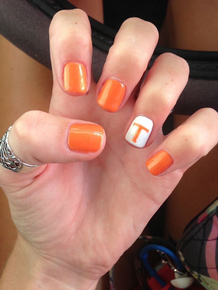 Tennessee nails! GBO! Alabama Football Nails, Vols Nails, Tn Nails, Tennessee Nails, Football Nail Designs, I Nails, Football Nails, Nail Pictures, Pretty Nail Art