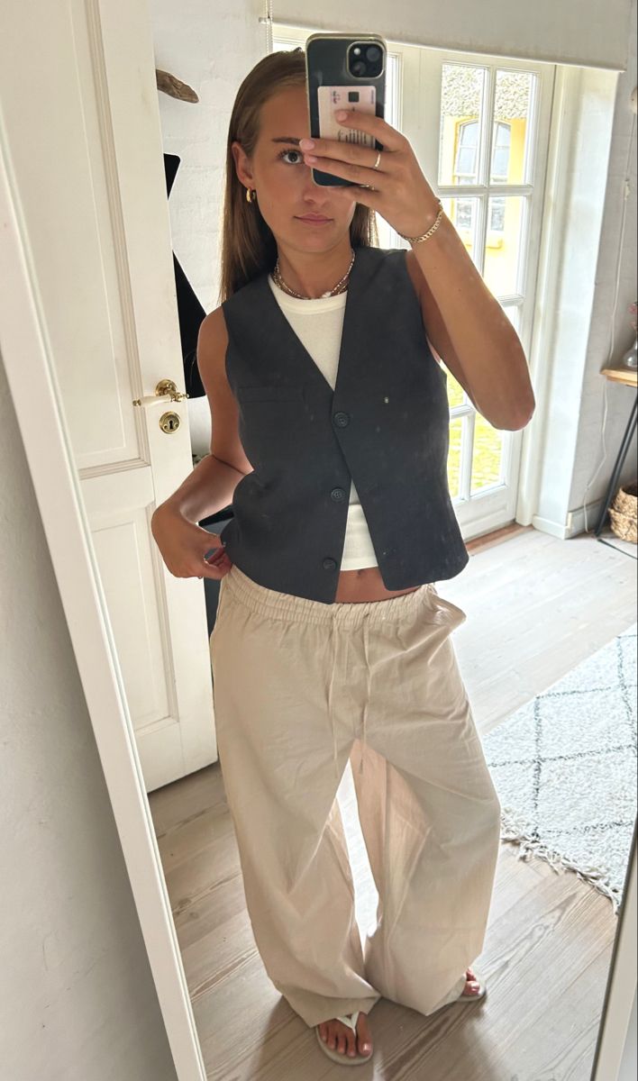 Scandi Style Summer Outfit, Spring Outfits Copenhagen Style, Summer Outfits Copenhagen Style, Copenhagen Summer Style, Copenhagen Style Summer, Cph Style, Stockholm Fashion, Mode Inspo, Summer 24