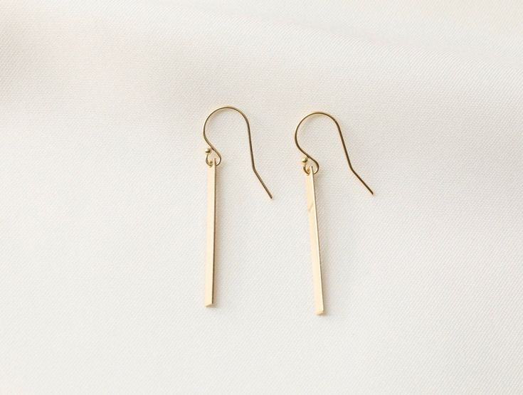 Gold Bar Earrings / Vertical Rectangle Earrings / 14k Gold Filled / Line Bar Earrings / Minimalist Jewelry / Simple Gold Earrings - Bar Length: 1.2 inches - 14k Gold Filled 1.3mm ball tip earwire earring - Sold as a pair - Material: 14k Gold Filled - Tarnish free, hypoallergenic, nickel free and safe for sensitive skin 💰 We guaranteed fair pricing on all our jewelry. 🍃 Matching Necklace + https://www.etsy.com/listing/759520329/gold-bar-necklace-14k-gold-filled?ga_search_query=Bar&ref=shop_ Jewelry Matching, Simple Gold Earrings, Gold Bar Earrings, Rectangle Earrings, Earring Stand, Jewelry Simple, Gold Bar Necklace, Rose Jewelry, Earrings Minimalist