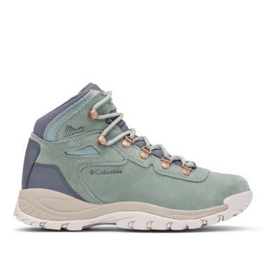 Columbia Newton Ridge Hiking Boots, Hiking Boots Fashion, Camp Outfits, Candle Photography, Outdoor Outfits, Hiking Boots Outfit, Columbia Shoes, Womens Hiking Shoes, Mountaineering Boots