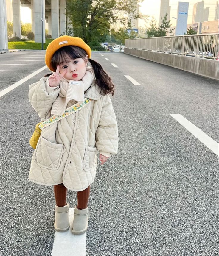 Korean Kids, Kids Winter Outfits, Kids Streetwear, Streetwear Korean, Kids Winter Fashion, Japan Outfit, Stylish Winter Outfits, Kids Ootd, Toddler Girl Style