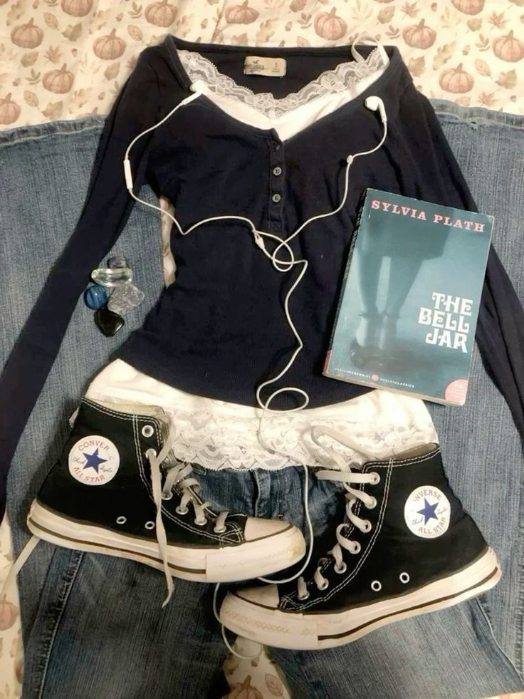 Y2k Outfits With Converse, Twigliht Aesthetic Outfits, Cute Outfits For School Aesthetic, Twilight Style Outfits, Twilight Aesthetic Outfit Summer, Downtown Style Aesthetic, Emo Coquette Outfits, Lamp Aesthetic Outfit, Twilight Clothes Aesthetic