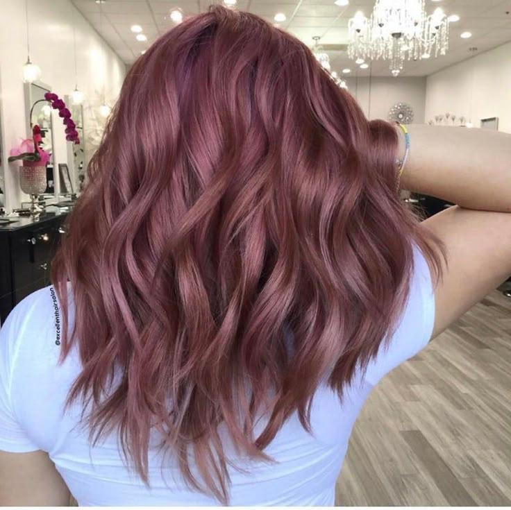 Honey Rose Gold Hair, Mushroom Red Hair Color, Natural Hair Colors For Pale Skin, Rose Gold Hair With Highlights, Low Maintenance Hair Color Winter, Fall Pink Hair Color, Hair Color Ideas For Summer 2023, Rose Gold Hair Dark Roots, Dark Rose Gold Hair Brown