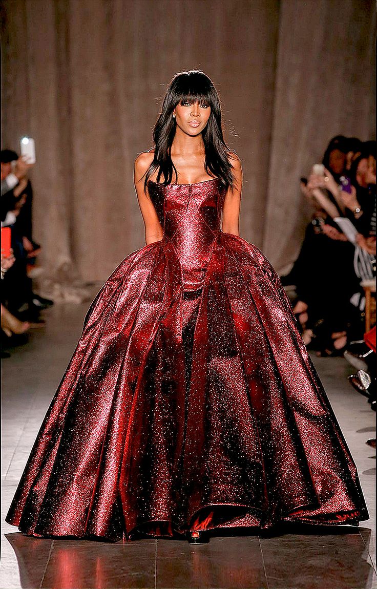 #NYFW Zac Posen Fall 2015 RTW  ♔THD♔ Zac Posen Dress, Red Gown, Iconic Dresses, Zac Posen, Naomi Campbell, Looks Chic, Gorgeous Gowns, Fall 2015, Mode Inspiration