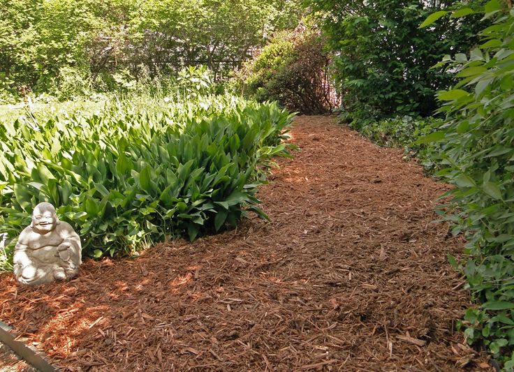 there is a small statue in the garden