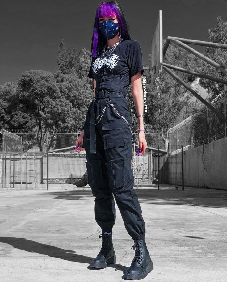 Tomboy Goth, Goth Western, Western Goth, Goth Outfit Ideas, Cargo Pants Outfits, Goth Outfit, Arte Punk, Pants Outfits, Goth Outfits