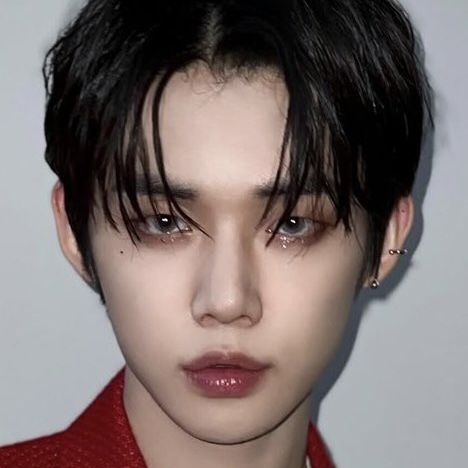 Txt Yeonjun Makeup, Male K Pop Idol Makeup, Vampire Yeonjun, K Pop Male Makeup, Yeonjun Makeup Tutorial, Yeonjun Front Profile, Yeonjun Eyes Close Up, Txt Inspired Makeup, Yeonjun Reference