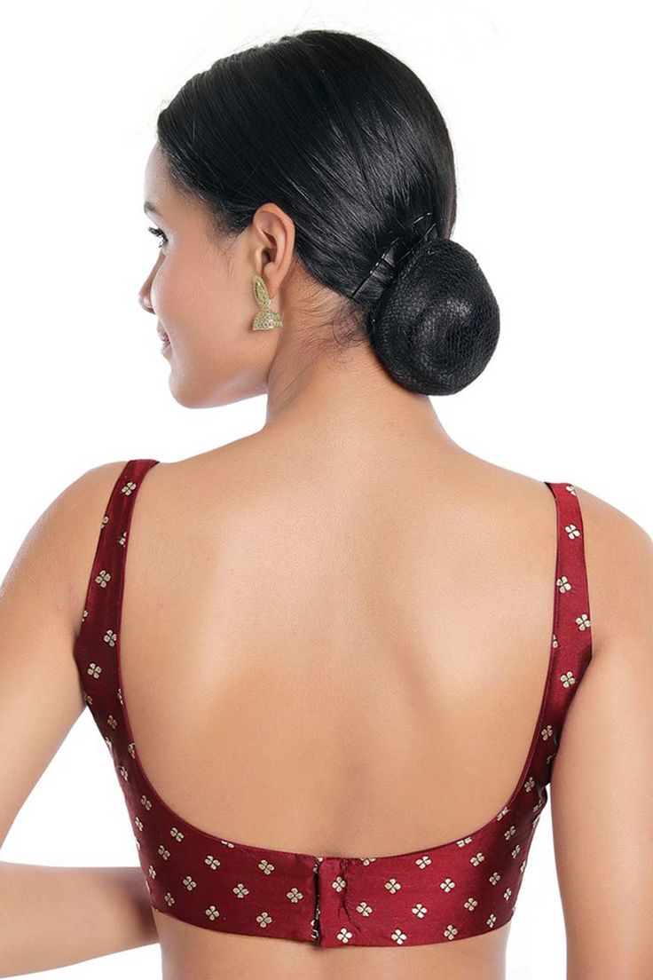 Product Features: Color: Maroon Fabric: Silk Work: Self Design Sleeve length: Sleeveless Collar Type: Square Neck Type: Padded Blouse Style Fit: Regular fit Closure Type Work: Back Open Wash Care: First wash dry clean only Occassion: Festive Product Type: Blouse Disclaimer: There will be slight difference in digital to actual image Silk Blouse Back Designs Indian, Silk Saree Blouse Designs Sleeveless, Blouses With Silk Sarees, Blouse Designs For Chubby Women, Back Open Designs For Blouses, Blouse Open Back, U Blouse Designs, Sleeveless Blouse For Set Saree, Different Type Of Blouse