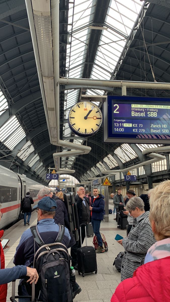 many people are waiting for the train to arrive