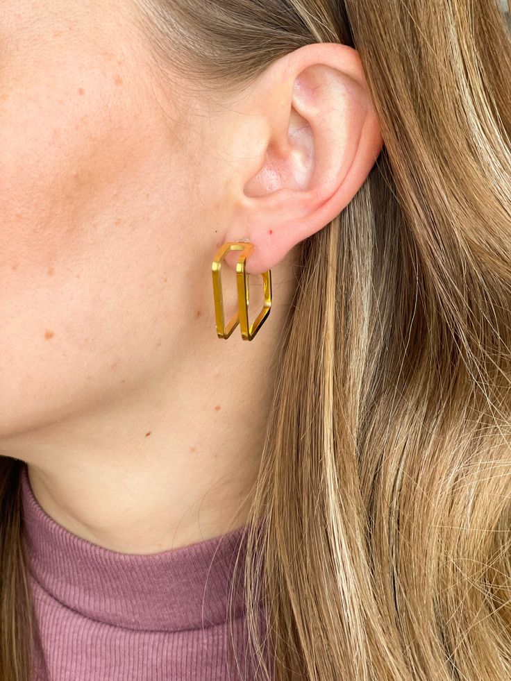 No piercing? No problem. Allergic to all metals? We got you. Introducing our newest line of clip on earrings, that will work for all types of skin types and hole-less lobes. Description: Clip-on piece has our resin, bendable piece to fit around your earlobe Metal: 18K Gold plated Stainless Steel Size: 22mm x 8mm Weight: 3g for one earring