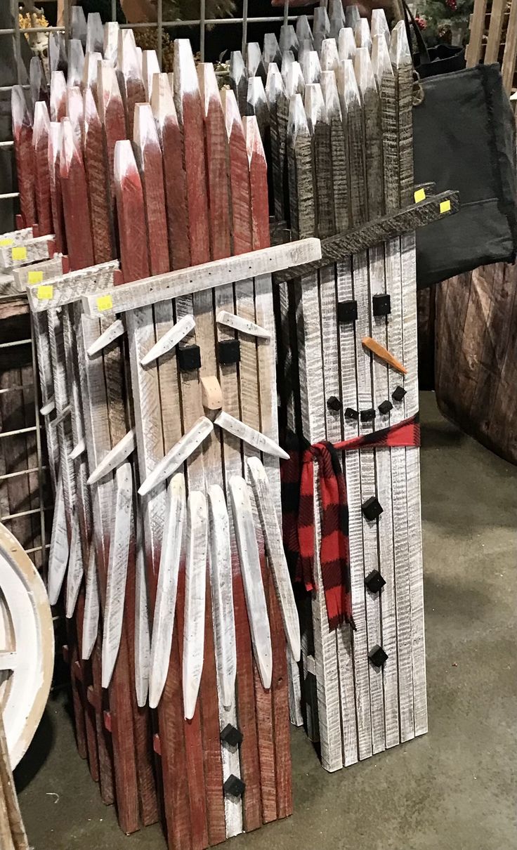 some wooden slats are made to look like santa claus