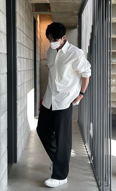 Outfit Ideas Asian Style Men, Korean Black And White Outfit Men, Outfit For Slim Guys, Black Pants And White Shirt Outfit Men, Korean Men Style Outfits Summer, Asian Men Style Outfits, Korean Outfit Ideas Men, White Dress Shirt Outfit Men, Korean Outfits Men Summer