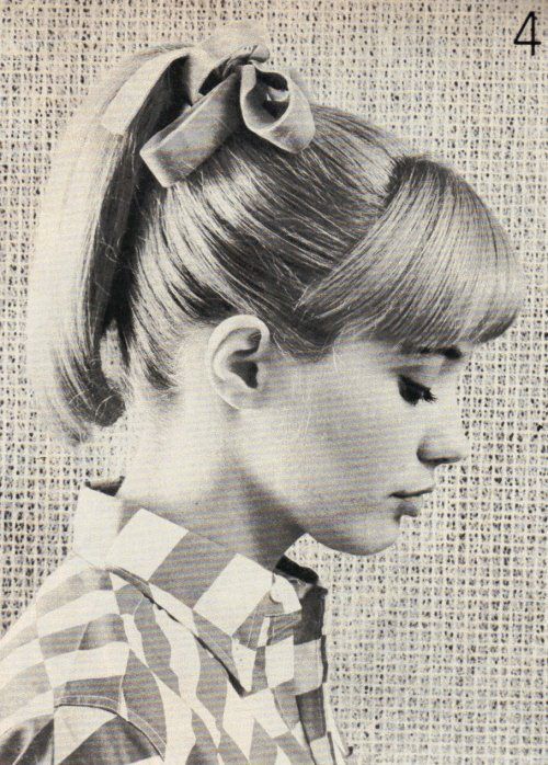 perfect pony.    gillian hills 1960s Hair, 1950s Hairstyles, 50s Hairstyles, 60s Hair, Pony Style, 70s Hair, Ponytail Hairstyle, 1960s Fashion, 60s Fashion