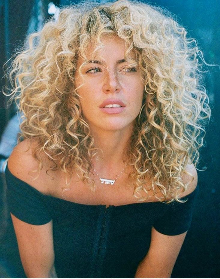 These are the kind of curls I have Ideas Haircut, Curly Bangs, Haircut Curly, Blonde Curly Hair, Curly Hair Inspiration, Permed Hairstyles, Curly Hair Cuts, Short Curly Hair, Long Curly Hair