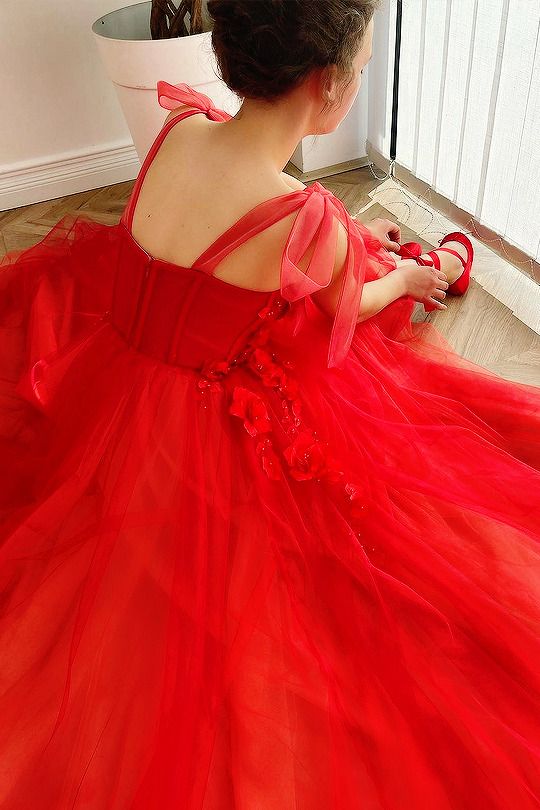 Red Dress Puffy, Red Tulle Prom Dress, Tulle Ball Gown Wedding Dress, Teuta Matoshi, Bow Straps, Prom Dresses With Pockets, Spaghetti Strap Prom Dress, Corset Dress Prom, Sweetheart Prom Dress