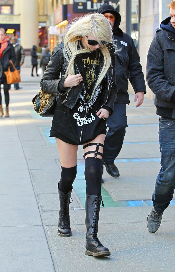 Taylor Momsen Outfits, Taylor Momsen Style, Taylor Momson, Inglewood California, Doc Martens Outfit, Rocker Girl, Gossip Girl Fashion, Taylor Momsen, Chris Cornell