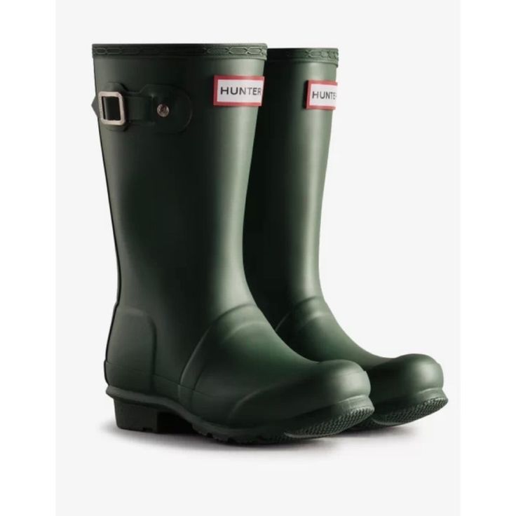 A Mini Version Of The Iconic Original Tall Boot, The Original Kids Rain Boot Is A Dream For Junior Explorers. Finished In Timeless Hunter Green This Waterproof Kids Boot Is Handcrafted From Natural Rubber. Designed For Adventures, Our Specialised Kids Boots Are Highly Resistant To Wear And Abrasion With A Polyester Lining For Comfort. Reflective Patches And The Hunter Original Tread Offer Added Safety So You Can Be Confident Letting Them Take On The Elements Whatever The Weather. We Recommend Th Toddler Hunter Boots, Kids Hunter Boots, Navy Hunter Boots, Black Hunter Boots, Hunter Boots Socks, Kids Rain Boots, Kids Rain, Hunter Rain Boots, Hunter Shoes