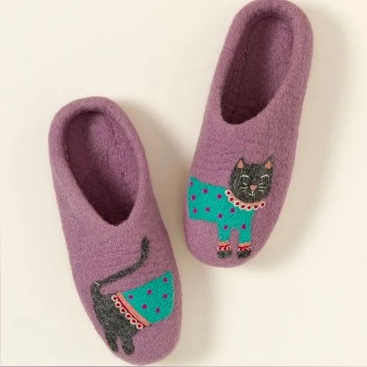 New Without Tags- Cat Purrsons 100% Hand Made Felted Wool Slippers. Size Medium- Which Is Listed On Their Site As A Women’s Size 8-8.5. (I’m A 8.5 And I Would Say It Fits A Size 8 Better.) Super Cute!! The Cutest Cat You've Ever Seen, On A Warm, Cozy Pair Of Hand-Felted Wool Slippers Made By Artisans In Nepal. Fun Slippers, Felted Wool Slippers, Girls Gift Guide, Cat Slippers, Cat Snacks, Felt Slippers, Cutest Cat, Fun Socks, Pink Fur