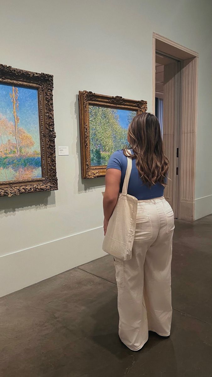 Art Gallery Insta Pics, Art Gallery Outfit Plus Size, Art Museum Outfit Plus Size, Outfit Ideas For Art Gallery, Insta Pic Ideas Plus Size, Plus Size Museum Outfit, Art Museum Date Outfit Summer, Mid Size Instagram Picture Ideas, Museum Dress Outfit