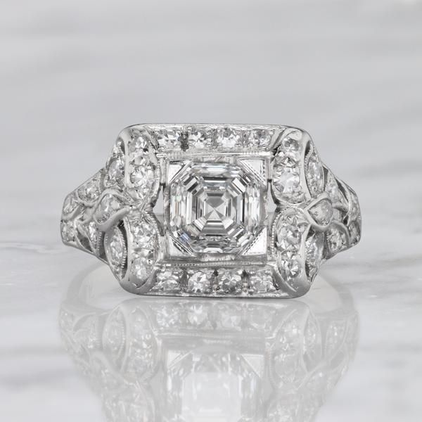 an art deco diamond ring with diamonds surrounding it