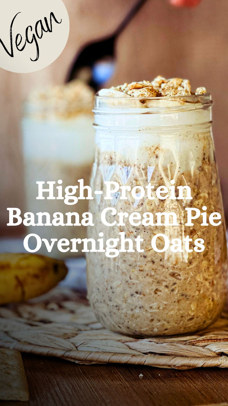 side view of mason jar full of overnight oats Banana Cream Overnight Oats, Banana Cream Pie Overnight Oats, Overnight Oats Banana, Vegan Banana Cream Pie, Overnite Oats, Protein Overnight Oats, Oat Recipes Healthy, Vegan Snack Recipes, Overnight Oats Recipe Healthy