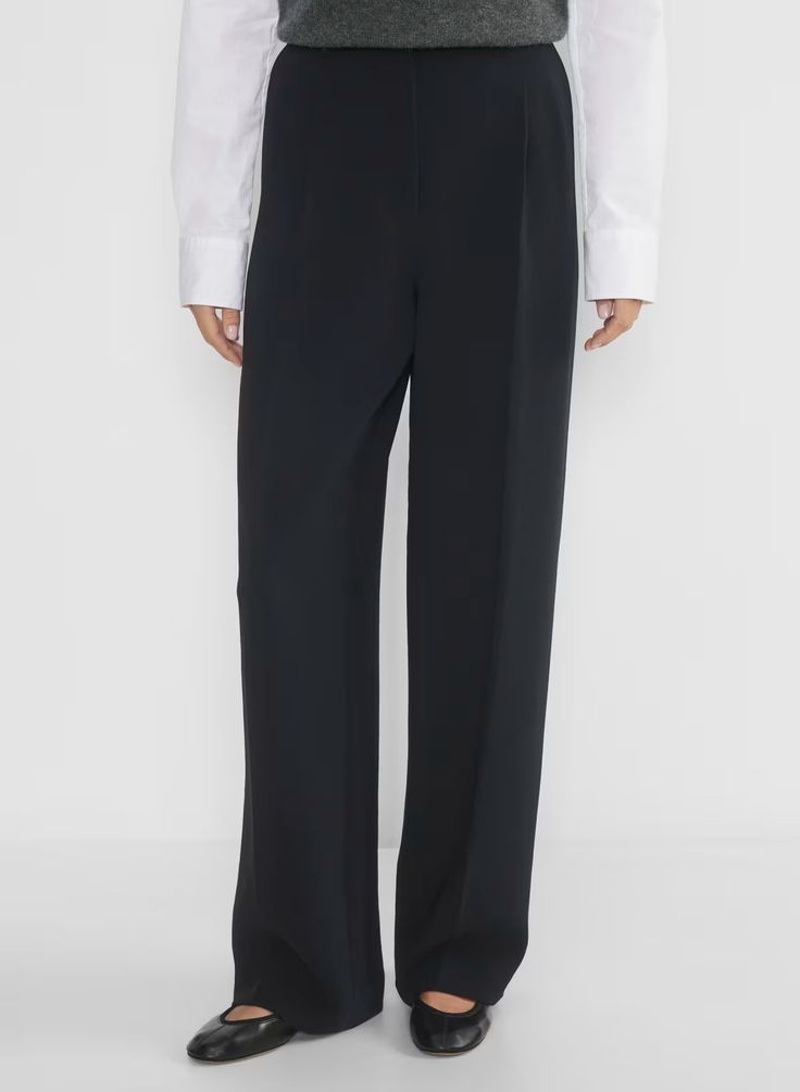 THE EFFORTLESS PANT™ | Aritzia Timeless Semi-formal Wide Leg Bottoms, Modern Wide Leg Bottoms With Pressed Crease, Modern Wide Leg Pants With Pressed Crease, Timeless Wide Leg Workwear Pants, Modern Pleated Wide-leg Pants, Chic Wide Leg Dress Pants With Concealed Placket, Versatile Formal Tapered Leg Dress Pants, Business Casual Wide-leg Pleated Pants, Timeless Wide-leg Workwear Pants