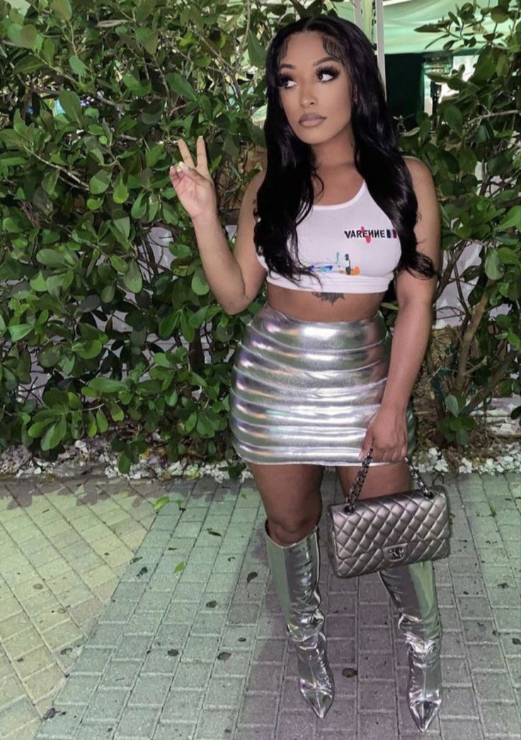 Pinterest @sarstephenn ʚɞ Houston Nightlife Outfits, Sliver Skirts Outfit, Outfit Ideas With Silver Boots, Chrome Skirt Outfit, Chrome Outfit Ideas, Silver Bubble Skirt, Metallic Skirt Outfit, Fye Outfits, Birthday Skirt