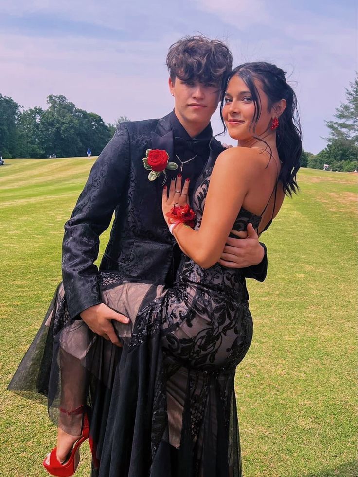 Prom Goals Couples Photo Ideas, Black And Red Prom Aesthetic, Red And Black Prom Ideas, Black Prom Ideas Couples, Black Prom Dress And Tux Ideas, Black And Red Hoco, Black And White Prom Couple, Black Dress Prom Couple, Black And Red Prom Couple