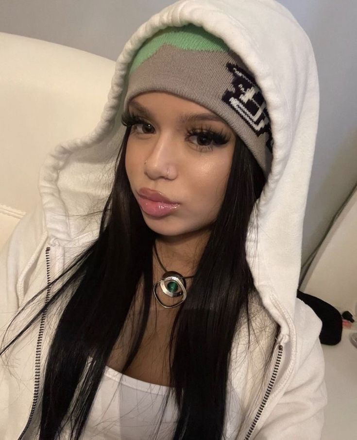 Beanie Outfit Baddie, Emo Makeup Tutorial, Drip Fits, Beanie Outfit, Cute Beanies, Emo Makeup, Model Inspo, Types Of Girls, Photo Makeup