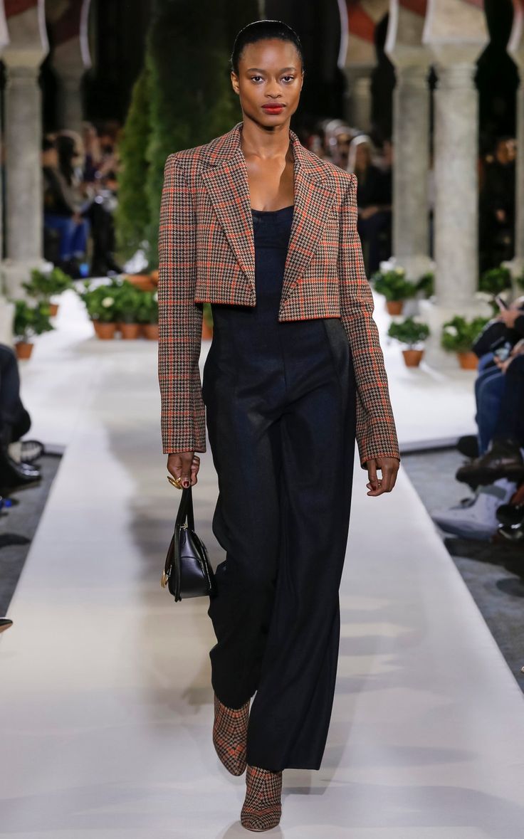 Moda Operandi Fall/Winter 2019 Oscar de la Renta -Cropped Plaid Wool-Blend Blazer. Suits Aesthetic, Crop Blazer Outfit, Cropped Blazer Outfit, Cropped Jacket Outfit, Crop Blazer, Looks Street Style, Cropped Blazer, Blazer Outfits, 가을 패션