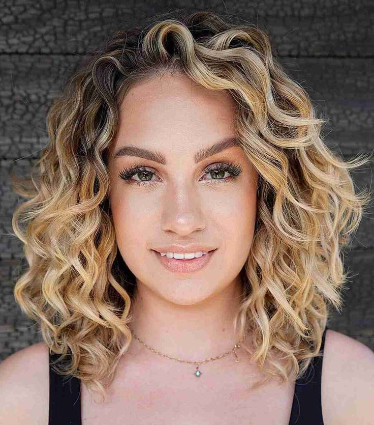 2c Bob Haircut, 2c Curly Hair Styles, Long Bob Hair Styles, Long Curly Bob Haircut, Long Curly Bob, Long Blonde Curly Hair, 2c Hair, Curly Lob, Shoulder Length Curly Hair