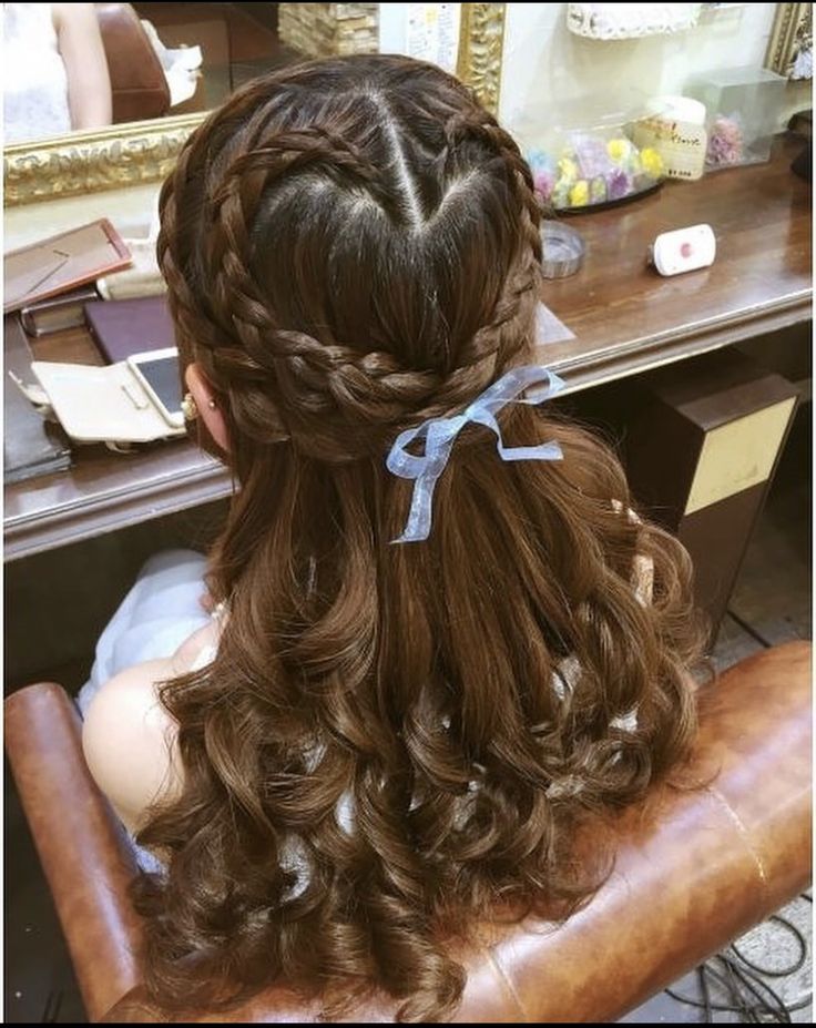 Ribbon Hairstyle, Hairdos For Curly Hair, Peinados Fáciles Para Cabello Corto, Hair Stylies, Hairdo For Long Hair, Aesthetic Hair, Hair Dos, Hairstyle Ideas, Prom Hair