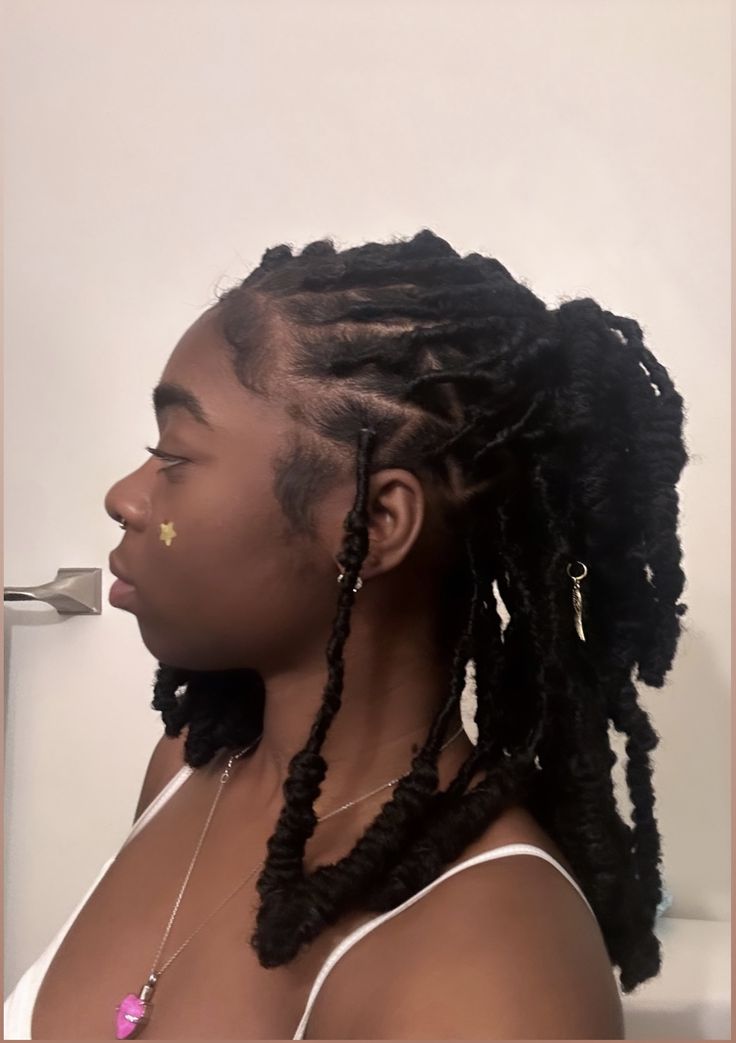 Soft Locs + Barrel Ends by Temia💕 Soft Locs With Barrel Ends, Barrel Locs, Faux Locs Styles, Soft Locs, Easy Hair, Locs Hairstyles, Loc Styles, Pretty Hair, Faux Locs