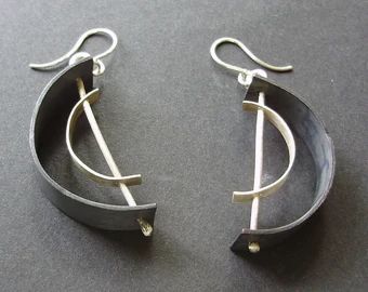 Bijoux Fil Aluminium, Crescent Earrings, Metalsmithing Jewelry, Mixed Metal Earrings, Oxidized Copper, Mixed Metal Jewelry, Artisan Earrings, Earrings Inspiration, Celestial Jewelry