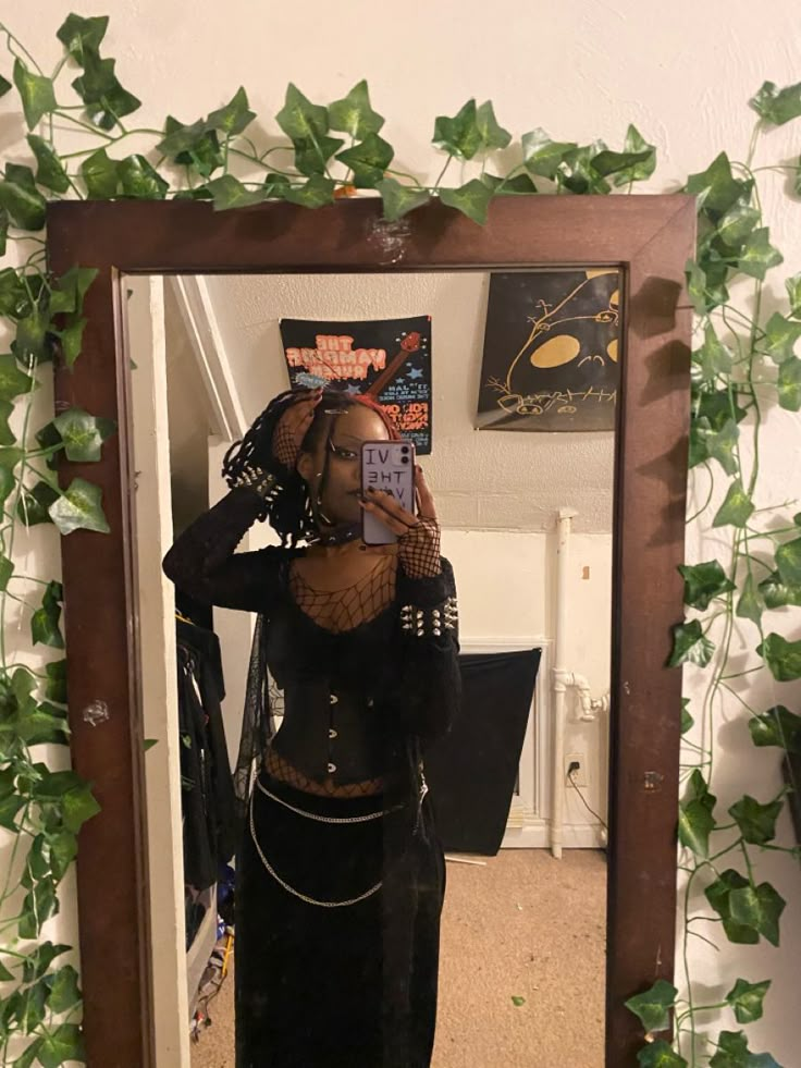 Goth In The Summer, Black Women Gothic Fashion, Earthy Goth Outfits, Emo Hippie Aesthetic, Hippy Goth Outfits, Romantic Goth Black Woman, Gothic Hippie Aesthetic, Goth Hippie Aesthetic, Hippie Goth Aesthetic