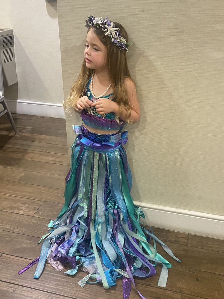 Sea Princess Costume, Under The Sea Costumes Diy Easy, Under The Sea Dress Up Ideas, Under The Sea Costumes Women, Water Element Costume, Mermaid Top Diy, Water Costume Ideas, Diy Mermaid Costume, Under The Sea Costumes