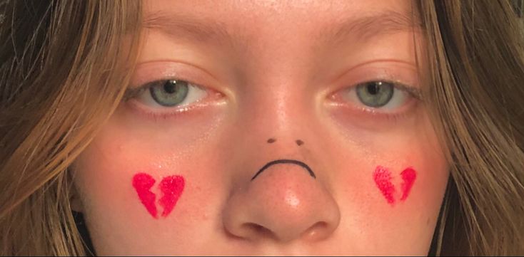 #sadnose #nose #makeup #heart #heartbreakers #heartbreak #blueeyes Heart Tears Makeup, Quinnie Heartbreak Makeup, Heartbreak Makeup, Broken Makeup, Halloween Parejas, Nose Makeup, Concert Ideas, Punk Looks, Niall Horan