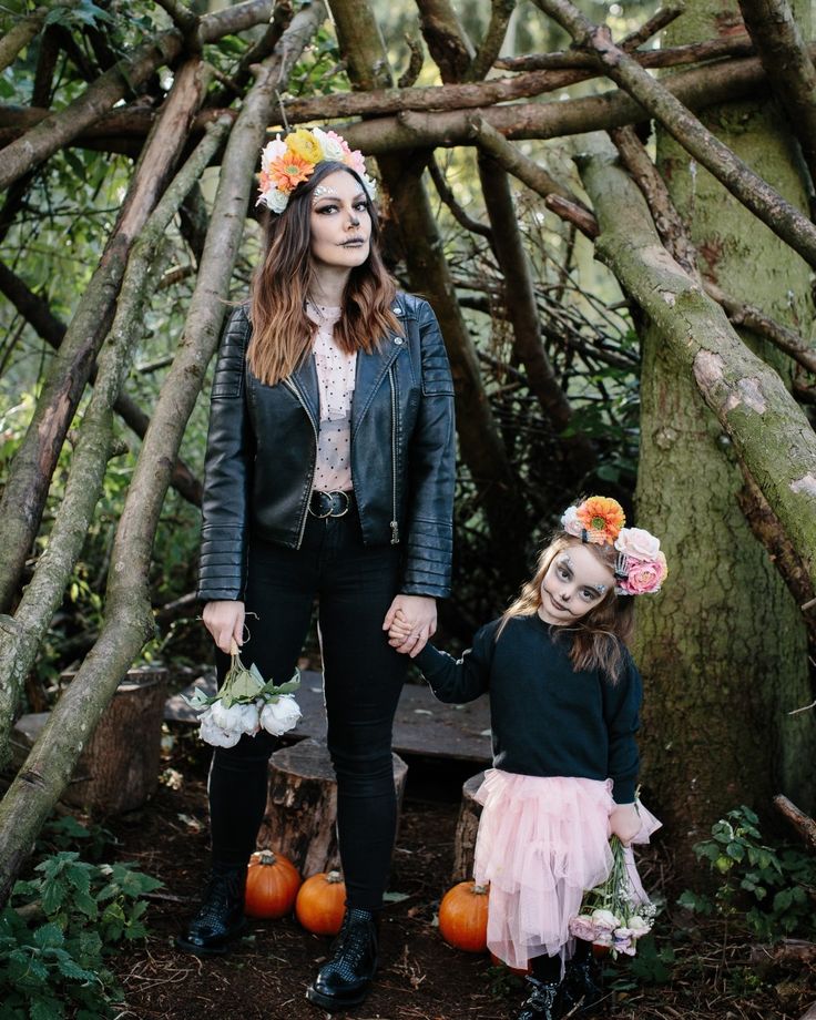 Woodland halloween photoshoot. Mommy And Me Spooky Photoshoot, Mom Daughter Halloween Photoshoot, Mom And Daughter Halloween Photoshoot, Mommy Daughter Halloween Photoshoot, Mother Daughter Ghost Photoshoot, Mother Daughter Halloween Photo Shoot, Woodland Halloween, Daughter Photoshoot, Mario Y Luigi