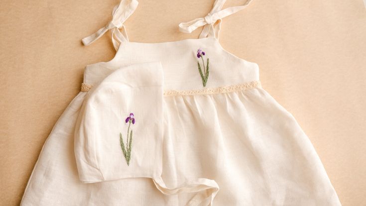 Linen baby dress with iris embroidery Flower embroidered clothes  Mommy and me matching linen set A beautiful and comfortable linen dress set for your baby and an elegant Hairbow for yourself.  *Special hand embroidery on dress designed by me.  The dress is hand made using high quality linen fabric and hand embroideried. Fabric: White linen Pattern: Iris flower Standard size measures of the bow; 15cm width 20cm Length  Made with an adjustable strap to ensure an easy, comfortable fit. Embroidery Iris Embroidery, White Linen Outfit, Birthday Wear, Baby Dress Set, Linen Outfit, Linen Sundress, Iris Flower, Mom Hairstyles, Girls Handmade