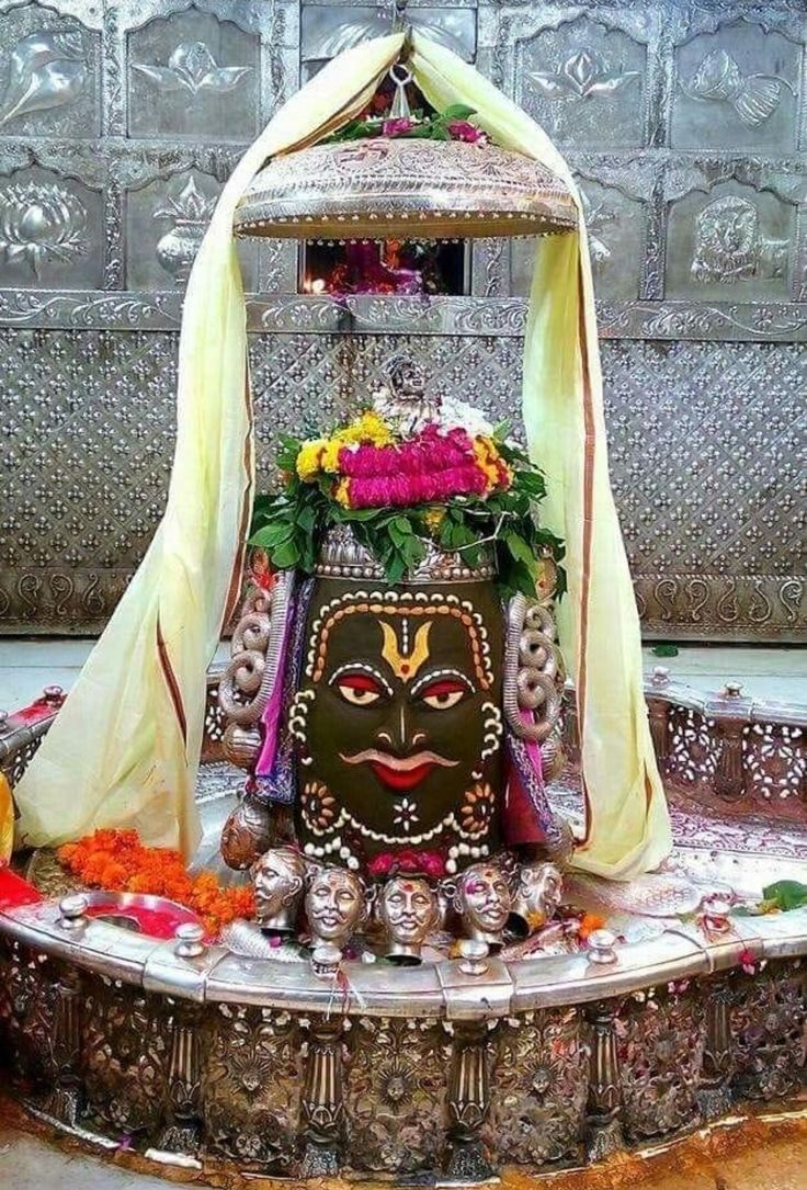 an elaborately decorated shrine with flowers and decorations