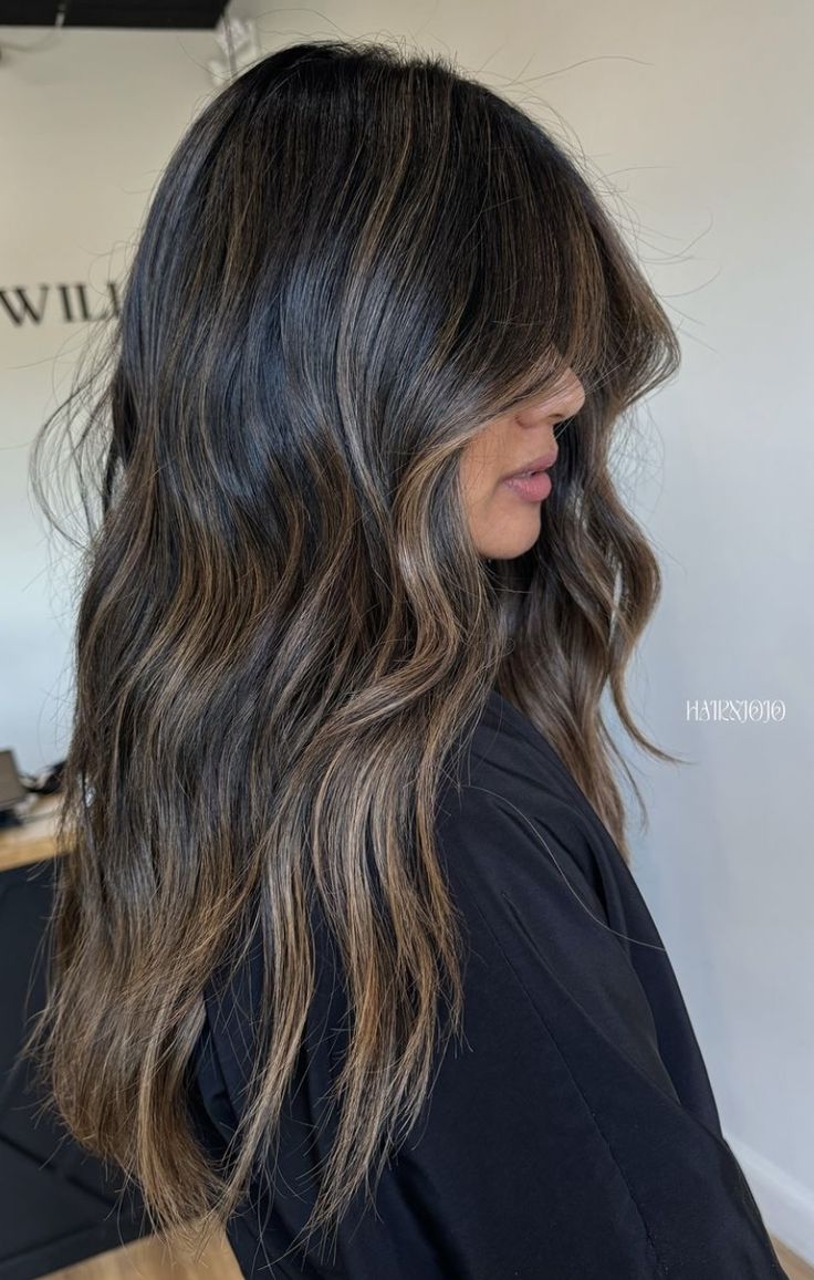 Dimensional Brunette Dark Root, Dark Root Brown Balayage, Dark Brunette Root Melt, Lived In Brunette Balayage Dark Roots, Smudged Roots Brunette, Root Stretch Brunette, Dark Roots, Balayage Brunette, Balayage