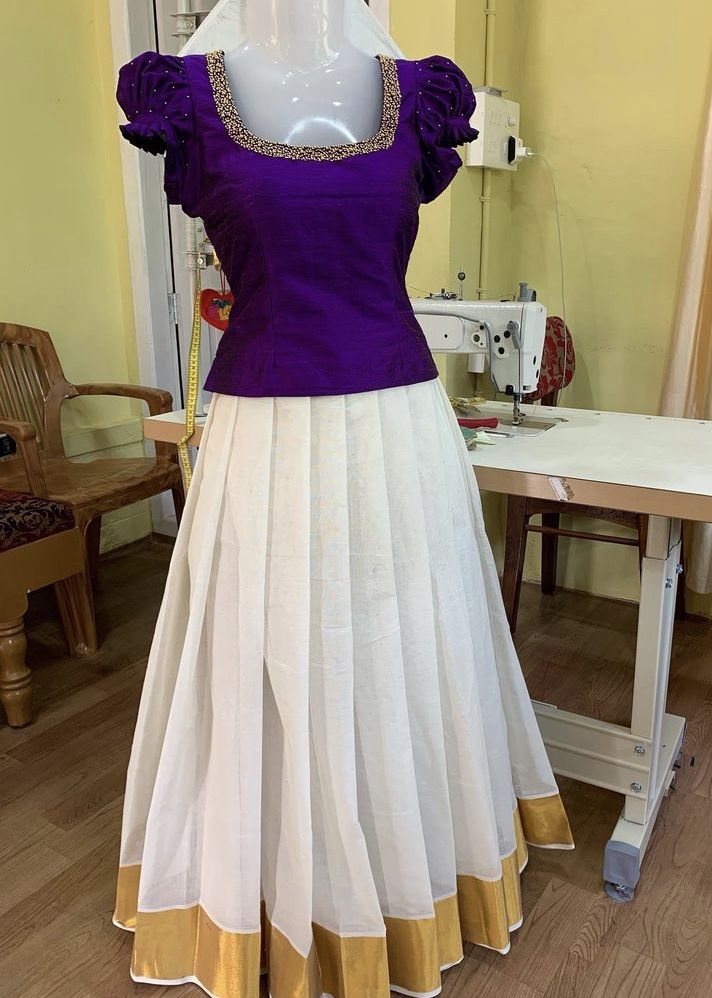 Pattupavada Blouse Designs, Set Pavada And Blouse, Skirt And Top Designs, Kerala Dress, Long Skirt Top Designs, Pattu Pavadai Designs, Onam Outfits, Long Skirt And Top, Long Blouse Designs