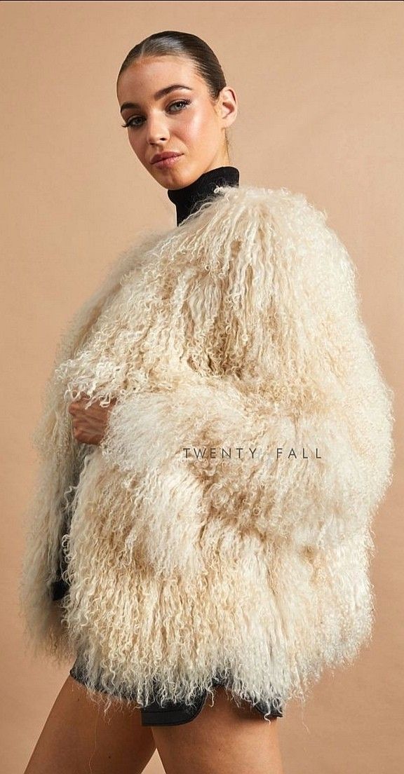 Shaggy Faux Fur Coat, Boho Mom, Fur Coat Outfit, Mongolian Fur, Sheryl Crow, Creative Shoes, Fluffy Coat, Chic Coat, Stil Boho