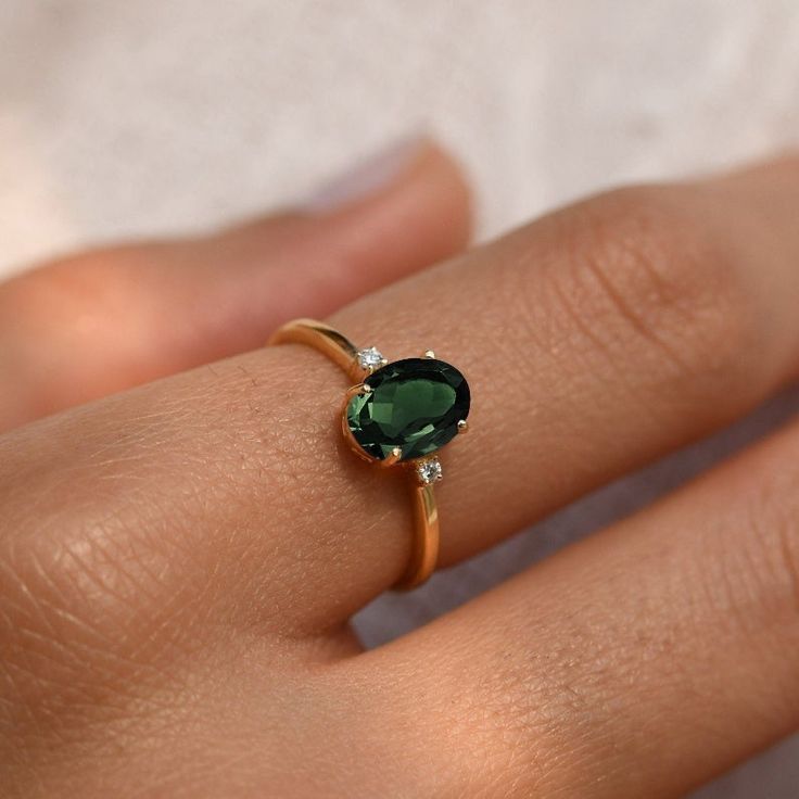 Wedding Ring Natural Stone, Gold Rings Green Stone, Gemstone Ring Designs For Women, One Stone Rings Gold, Wedding Ring Green Stone, Engagement Ring Green Stone, Ring Design With Stone, Green And Gold Engagement Ring, Oval Stone Ring Design